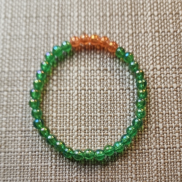 Green and Orange Beaded Bracelet - Picture 1 of 3